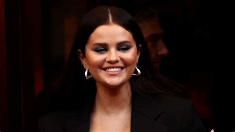 selena gmez tits|Selena Gomez puts her VERY ample assets on display in a pink。